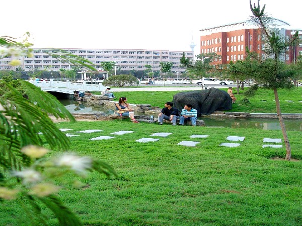 晋安路校区校内一角