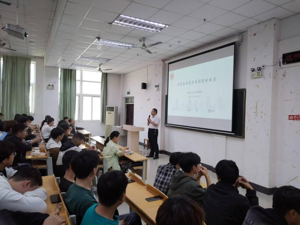 机械与汽车工程学院邀请企业高管开展职业规划讲座