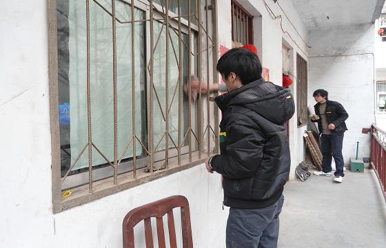 关爱老人 传承雷锋精神