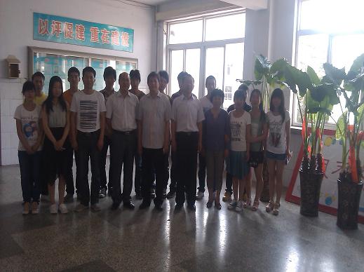 学院2013届毕业生开展“赠母校 感师恩”毕业纪念活动